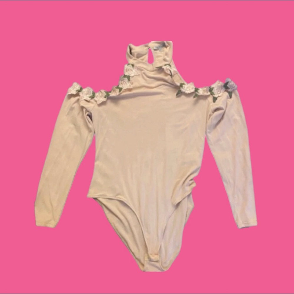 Charlotte Russe rose pink Open shoulder Bodysuit with roses Size:XL
